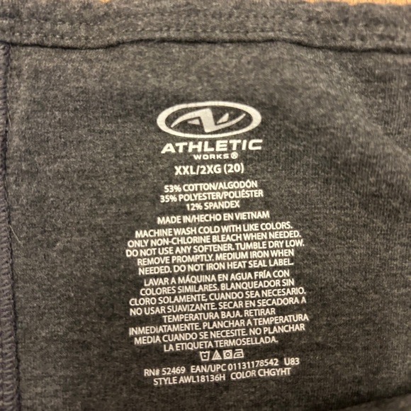 Athletic Stretchy Gray Capris - Size 2X - Picture 2 of 2